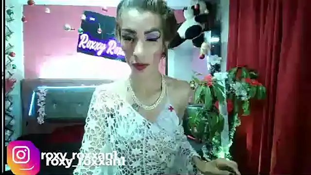 Snapshot of roxy_roxxan chatting on 12.30.24 roxy roxxan online show from 12.30.24