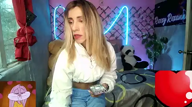 Snapshot of roxy_roxxan chatting on 01.24.25 roxy roxxan online show from 01.24.25