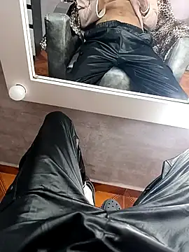 Snapshot of roxy_roxxan chatting on 02.08.25 roxy roxxan online show from 02.08.25