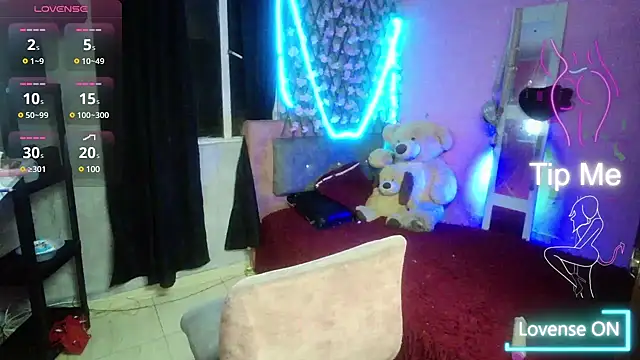 Snapshot of roxy_roxxan chatting on 02.21.25 roxy roxxan online show from 02.21.25