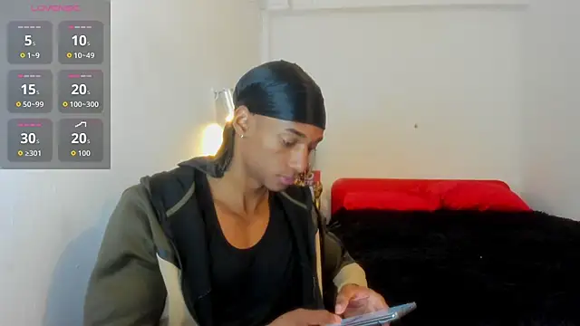 Snapshot of Malkongarcia chatting on 11.05.25 Malkongarcia online show from 11.05.25