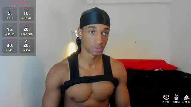 Snapshot of Malkongarcia chatting on 11.18.25 Malkongarcia online show from 11.18.25