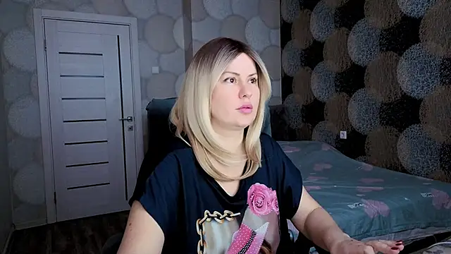 Snapshot of natusik chatting on 12.04.24 natusik online show from 12.04.24