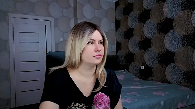 Snapshot of natusik chatting on 12.05.24 natusik online show from 12.05.24