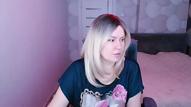 Snapshot of natusik chatting on 12.10.24 natusik online show from 12.10.24