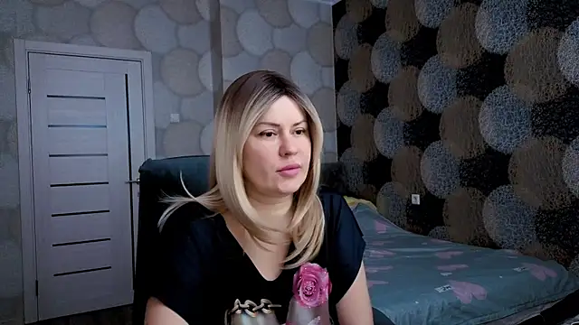 Snapshot of natusik chatting on 12.11.24 natusik online show from 12.11.24