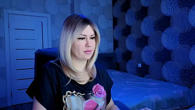 Snapshot of natusik chatting on 12.18.24 natusik online show from 12.18.24