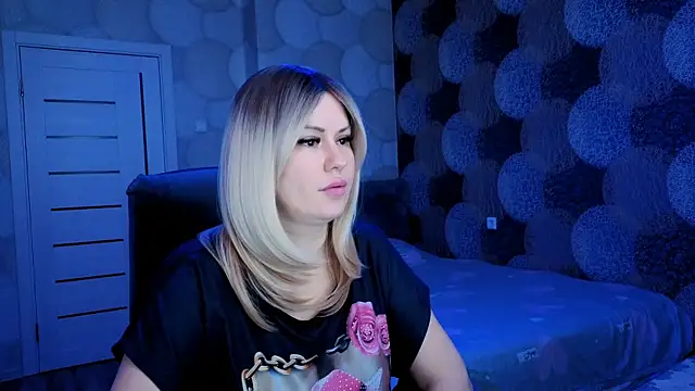 Snapshot of natusik chatting on 12.19.24 natusik online show from 12.19.24