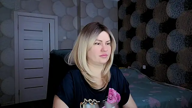 Snapshot of natusik chatting on 02.05.25 natusik online show from 02.05.25