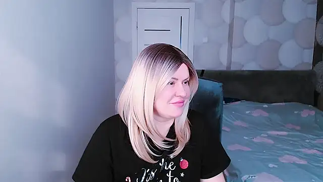 Snapshot of natusik chatting on 02.11.25 natusik online show from 02.11.25