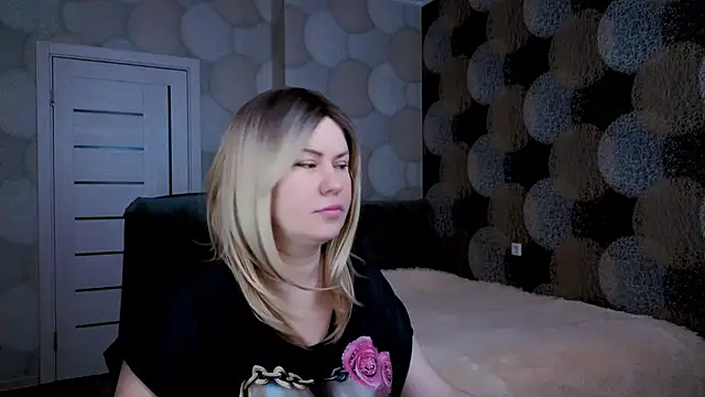 Snapshot of natusik chatting on 02.18.25 natusik online show from 02.18.25