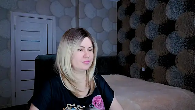 Snapshot of natusik chatting on 02.18.25 natusik online show from 02.18.25