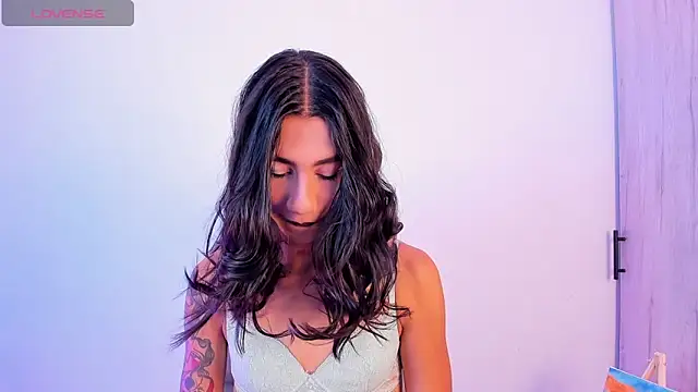 sofiaa grey  online show from 11.20.25