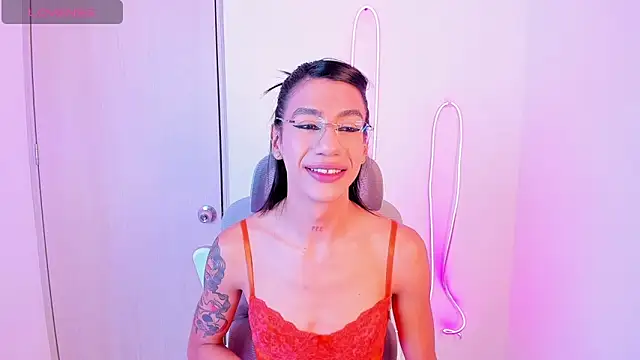 sofiaa grey  online show from 12.20.25