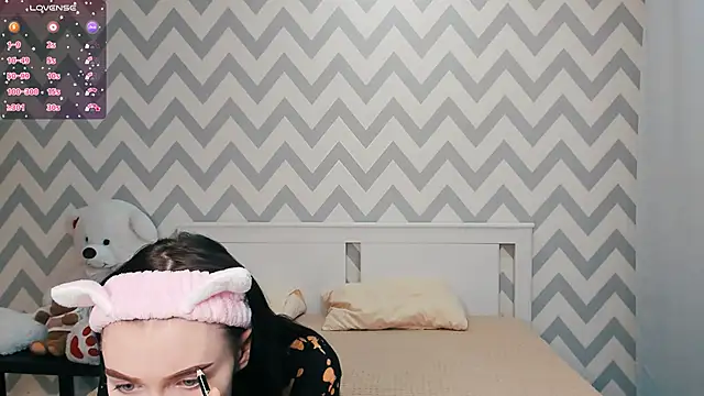 Snapshot of shaameless chatting on 01.05.25 shaameless online show from 01.05.25