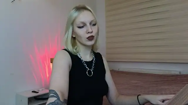 Snapshot of Martha_Hoffman chatting on 02.02.25 Martha Hoffman online show from 02.02.25