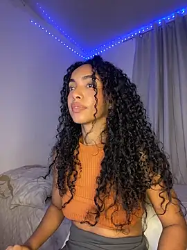 Snapshot of nicoleebony1 chatting on 10.29.25 nicoleebony1 online show from 10.29.25