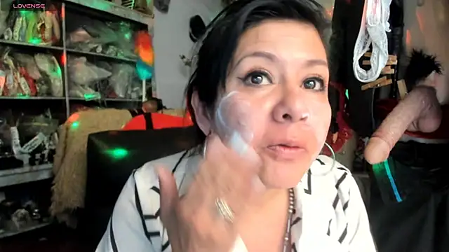 Snapshot of Erlinda-engel chatting on 05.24.26 Erlinda-engel online show from 05.24.26