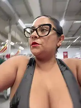 Snapshot of Sol_biglips chatting on 01.27.25 Sol biglips online show from 01.27.25