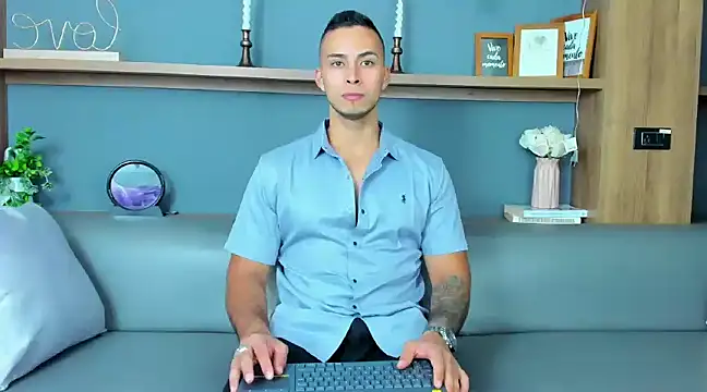 Snapshot of Juan_muscle chatting on 01.30.25 Juan muscle online show from 01.30.25