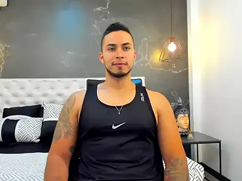 Snapshot of Juan_muscle chatting on 11.09.25 Juan muscle online show from 11.09.25