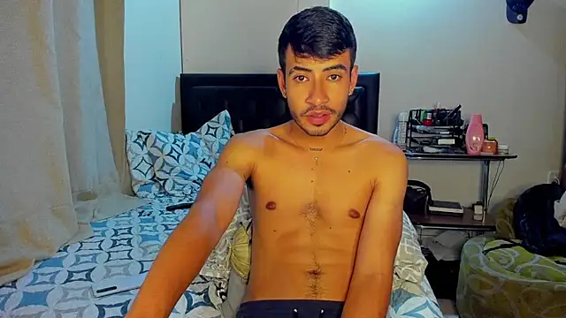 Snapshot of tom_thick chatting on 12.17.24 tom thick online show from 12.17.24