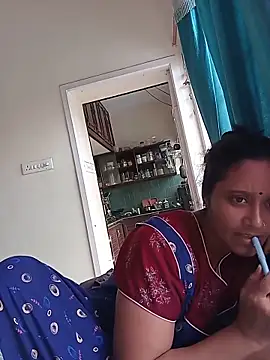 Snapshot of AUNTY1984 chatting on 05.19.26 AUNTY1984 online show from 05.19.26