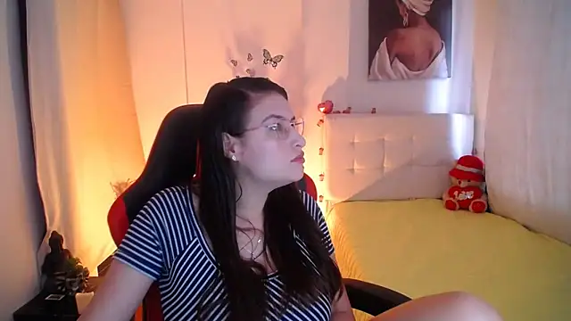 Snapshot of esmeraldaa230 chatting on 03.13.25 esmeraldaa230 online show from 03.13.25