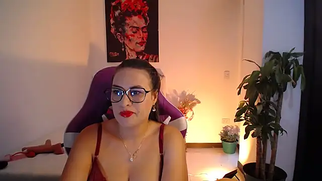 Snapshot of esmeraldaa230 chatting on 10.31.25 esmeraldaa230 online show from 10.31.25