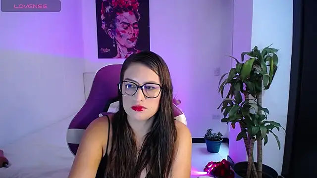 Snapshot of esmeraldaa230 chatting on 11.14.25 esmeraldaa230 online show from 11.14.25