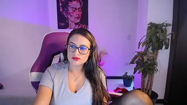 Snapshot of esmeraldaa230 chatting on 11.24.25 esmeraldaa230 online show from 11.24.25