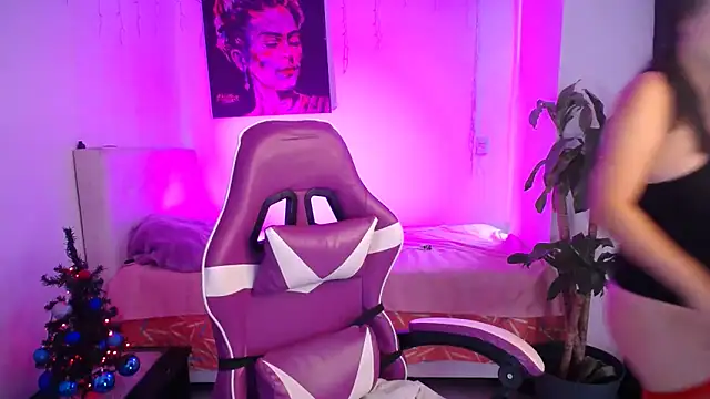 esmeraldaa230 online show from 12.20.25