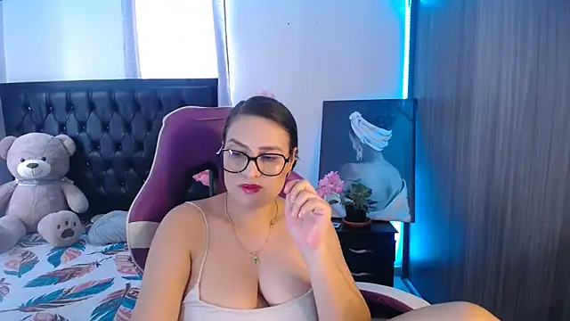 esmeraldaa230 online show from 05.27.26