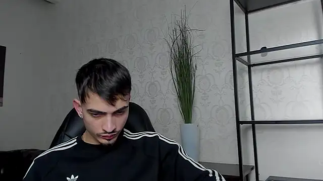 Snapshot of BrandonTate chatting on 01.22.25 BrandonTate online show from 01.22.25