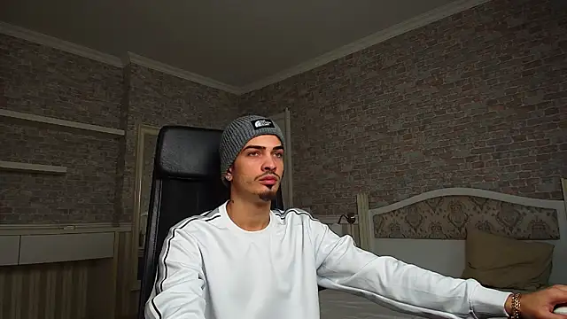 Snapshot of BrandonTate chatting on 01.31.25 BrandonTate online show from 01.31.25