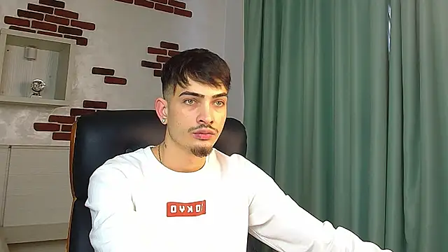 Snapshot of BrandonTate chatting on 02.27.25 BrandonTate online show from 02.27.25