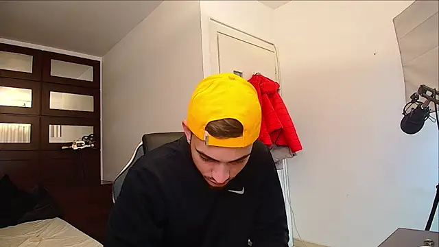 Snapshot of BrandonTate chatting on 11.05.25 BrandonTate online show from 11.05.25