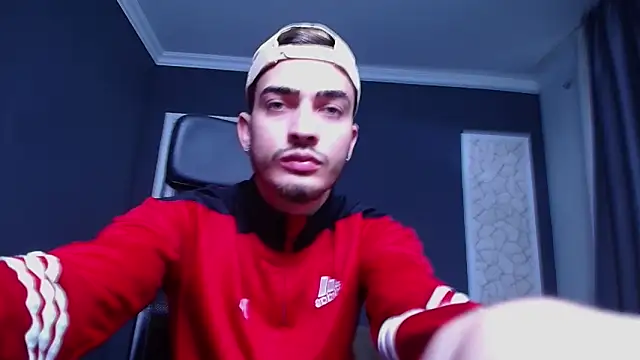 Snapshot of BrandonTate chatting on 11.11.25 BrandonTate online show from 11.11.25