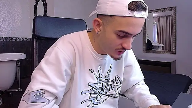 Snapshot of BrandonTate chatting on 11.14.25 BrandonTate online show from 11.14.25