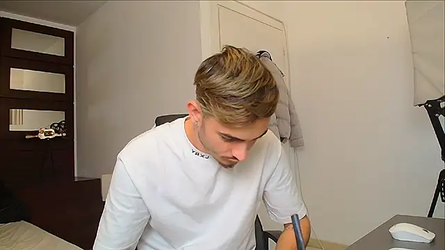 Snapshot of BrandonTate chatting on 11.19.25 BrandonTate online show from 11.19.25