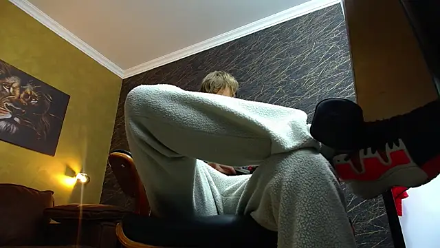 Snapshot of BrandonTate chatting on 11.20.25 BrandonTate online show from 11.20.25