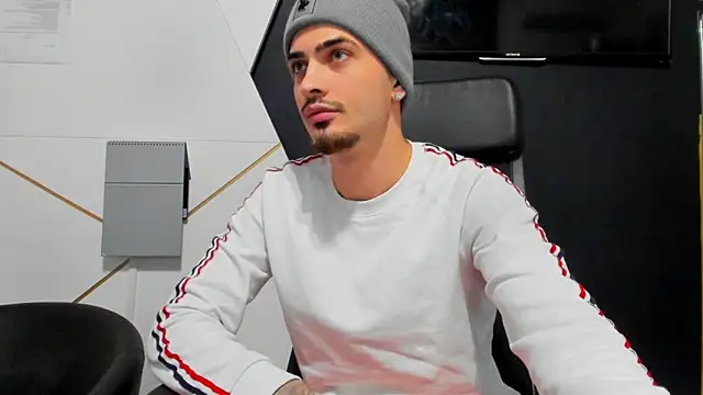 Snapshot of BrandonTate chatting on 12.17.25 BrandonTate online show from 12.17.25