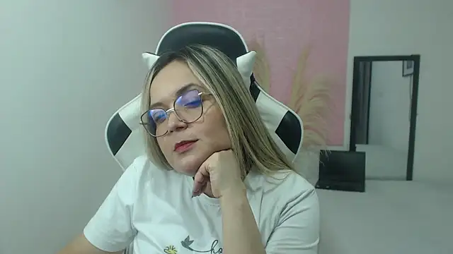 Snapshot of samy_vsn chatting on 06.07.26 samy vsn online show from 06.07.26
