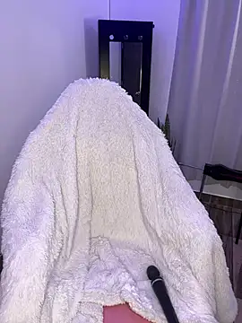 BellaNaye  online show from 02.26.25