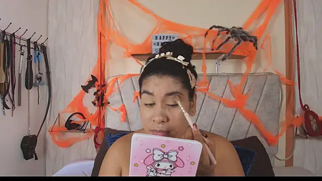 Snapshot of Liana_Asaff chatting on 10.25.25 Liana Asaff online show from 10.25.25