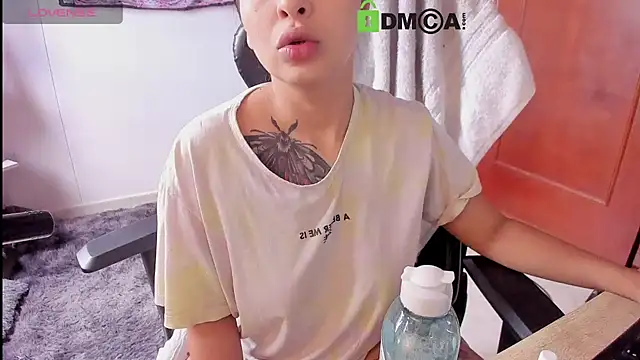 sweetcoralinee online show from 11.25.25