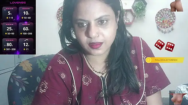 Snapshot of Sexy_komolika chatting on 10.24.25 Sexy komolika online show from 10.24.25