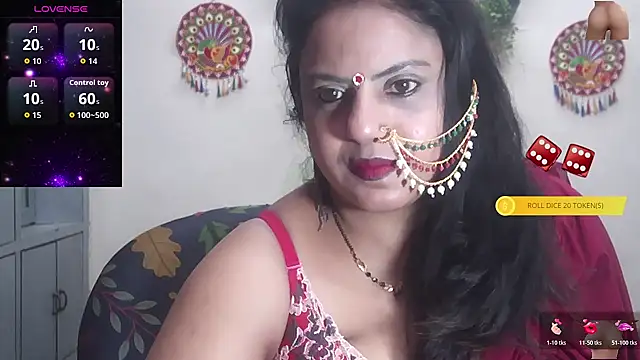 Snapshot of Sexy_komolika chatting on 10.27.25 Sexy komolika online show from 10.27.25