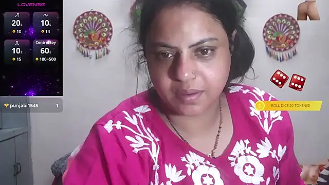 Snapshot of Sexy_komolika chatting on 10.29.25 Sexy komolika online show from 10.29.25