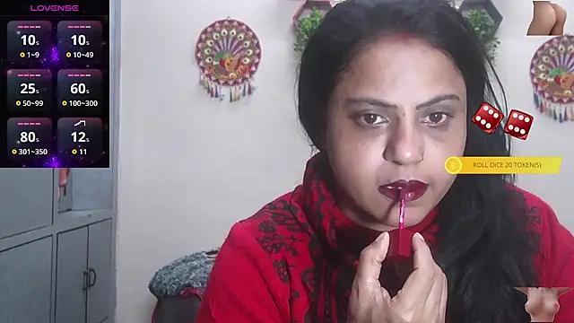 Snapshot of Sexy_komolika chatting on 10.30.25 Sexy komolika online show from 10.30.25